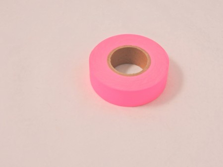 Rødt plastbånd for flagging