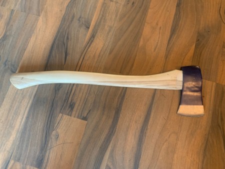 Stor håndlaget øks