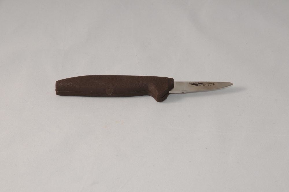Dette er en liten flåkniv som er spesielt utviklet for å flå mink men som også kan brukes til å flå mår og andre mindre pelsvilt. 